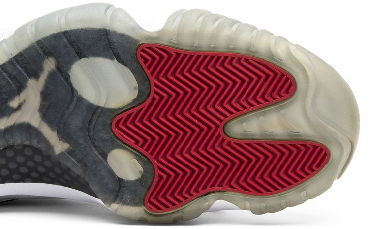 Air Jordan 11 Retro Low Tuxedo