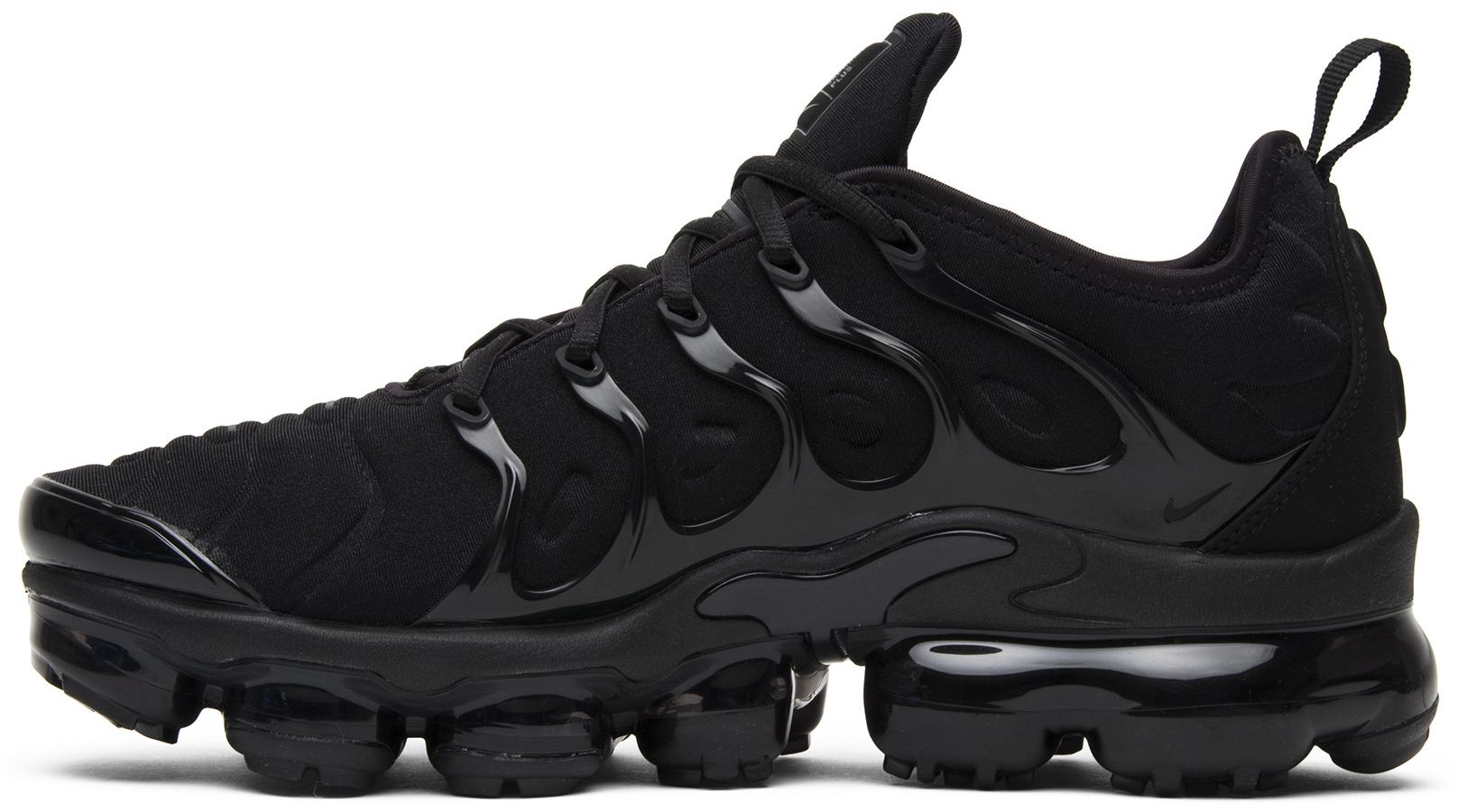 triple black air vapormax plus