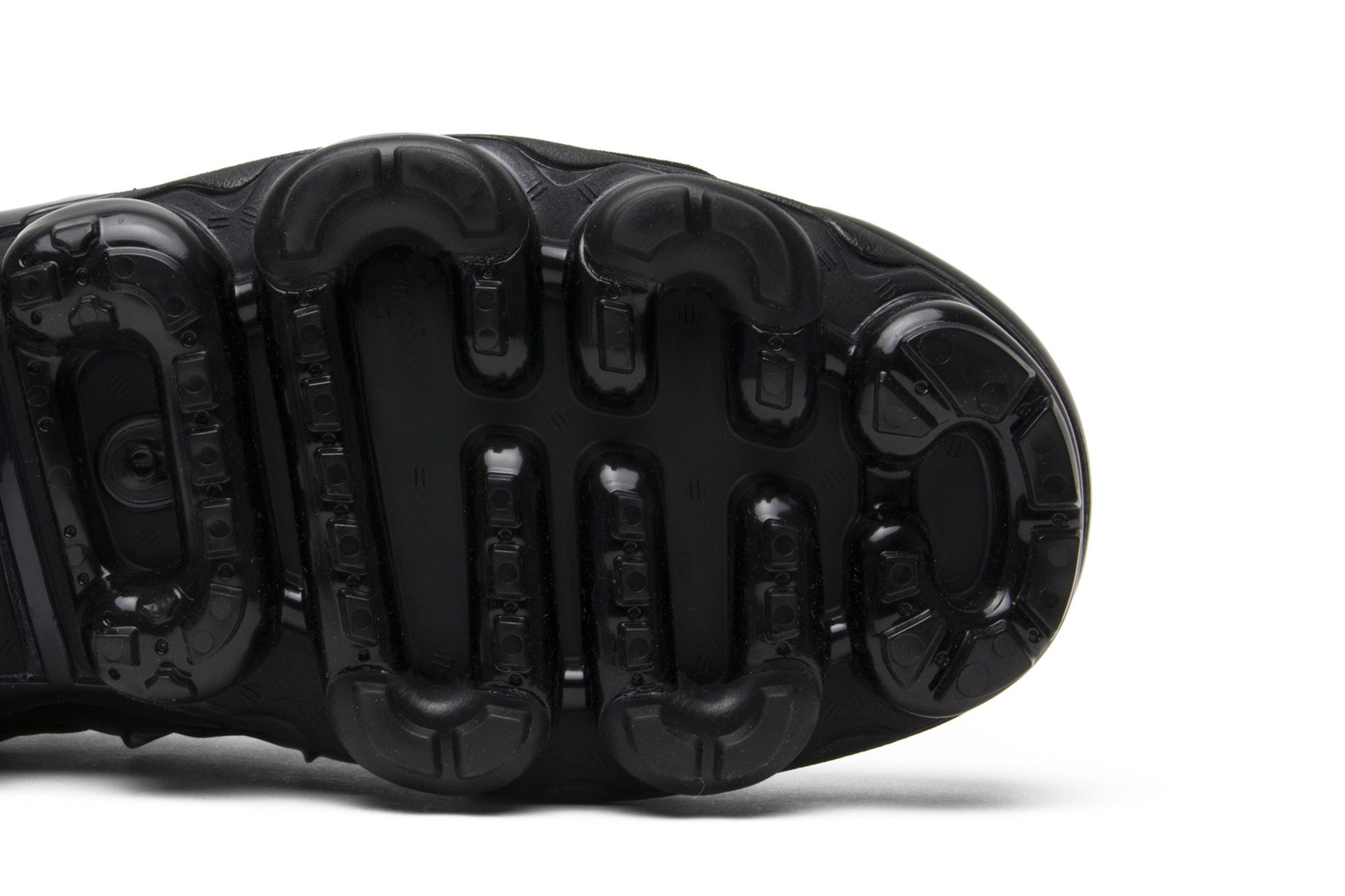 Nike vapormax plus triple black clearance