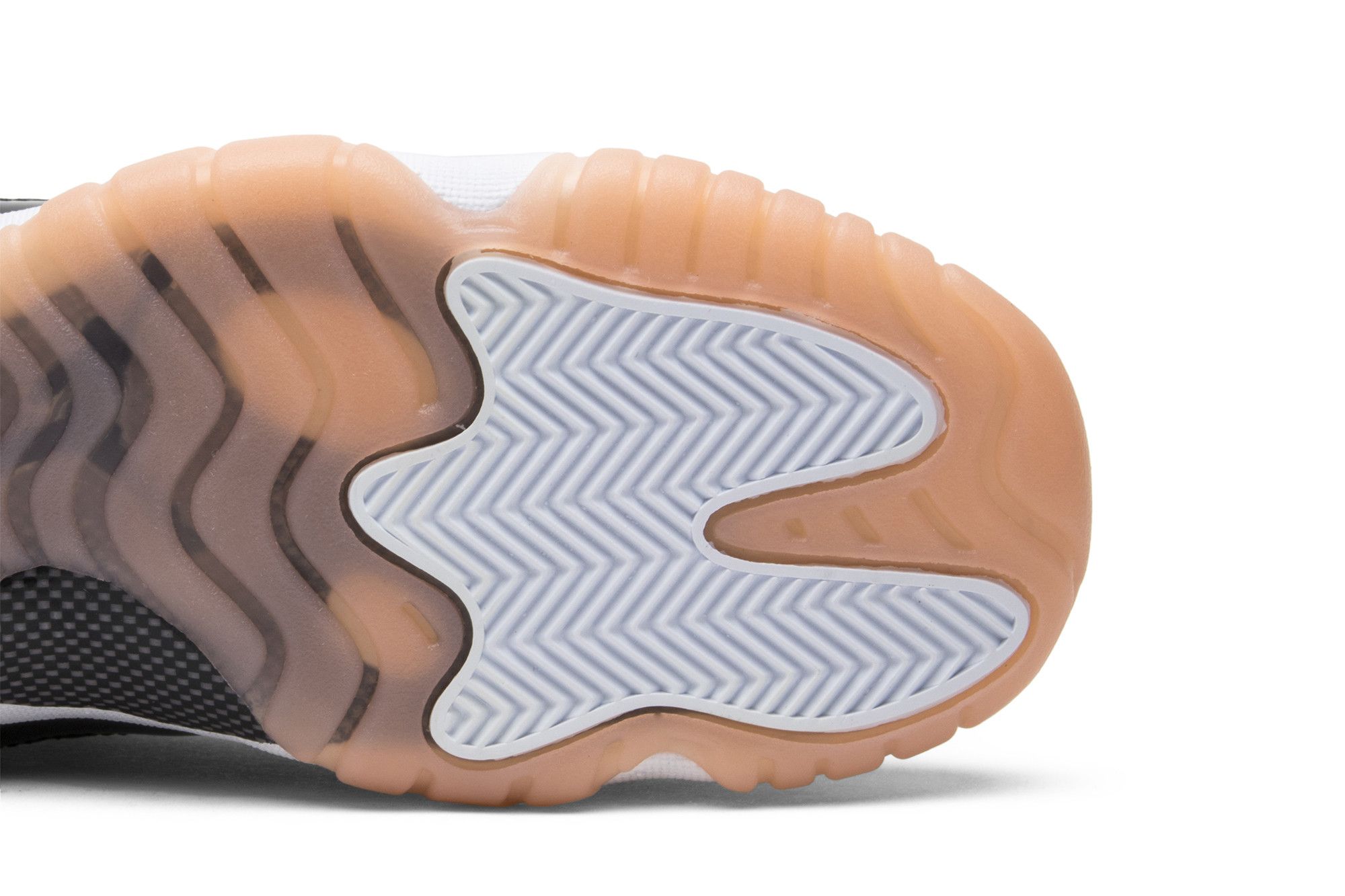 Air jordan 11 low gs bleached coral hotsell