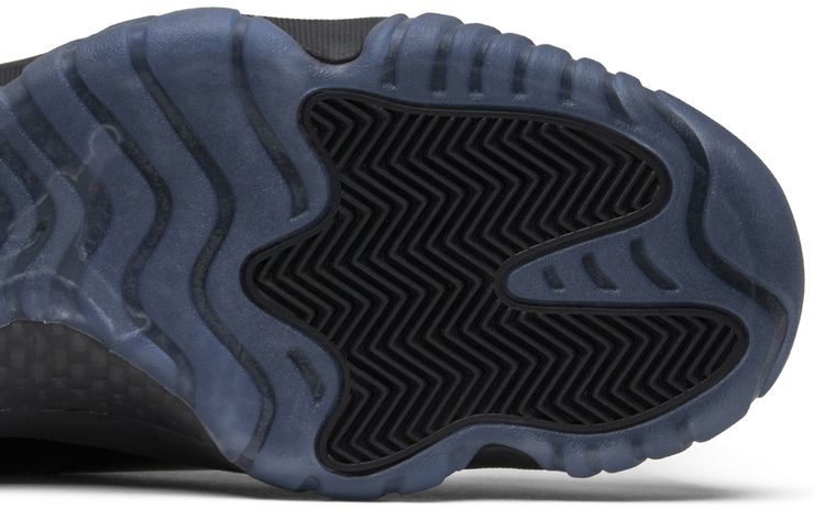 Air Jordan 11 Retro Cap and Gown