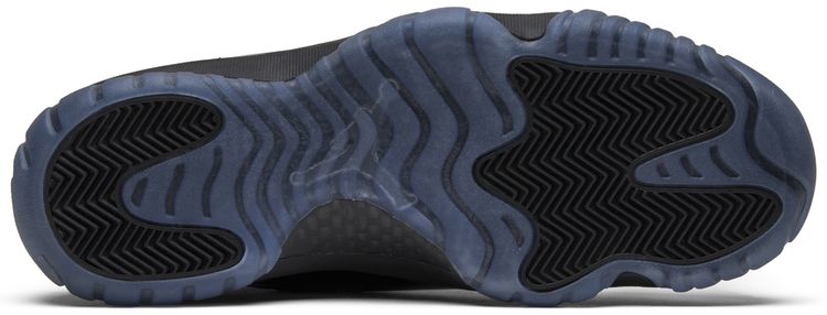 Air Jordan 11 Retro Cap and Gown