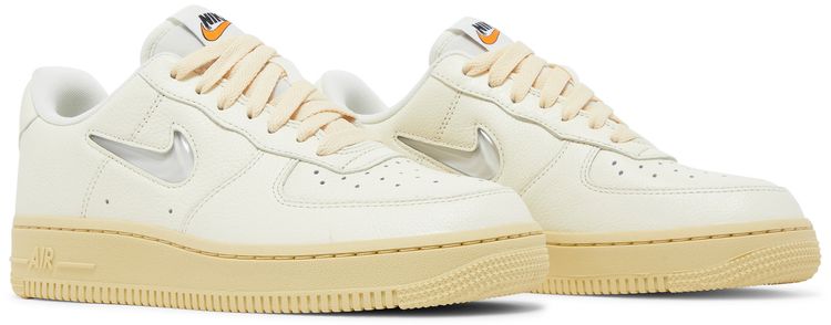 Nike Wmns Air Force 1 07 LX Coconut Milk