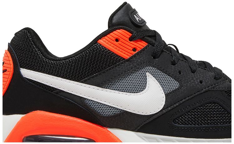 Air Max IVO Black Crimson