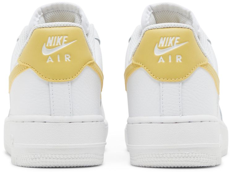 Nike Wmns Air Force 1 07 Saturn Gold