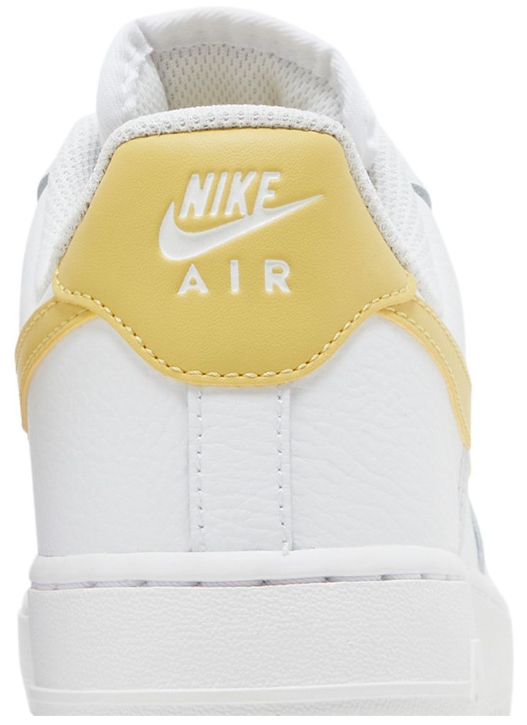 Nike Wmns Air Force 1 07 Saturn Gold