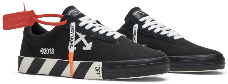 Off White Vulc Low Top Black