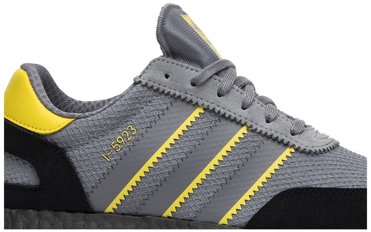 size x adidas i 5923 Manchester Showers