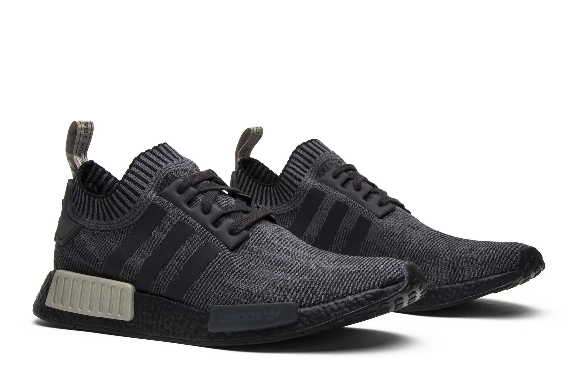 Nmd r1 primeknit black white top