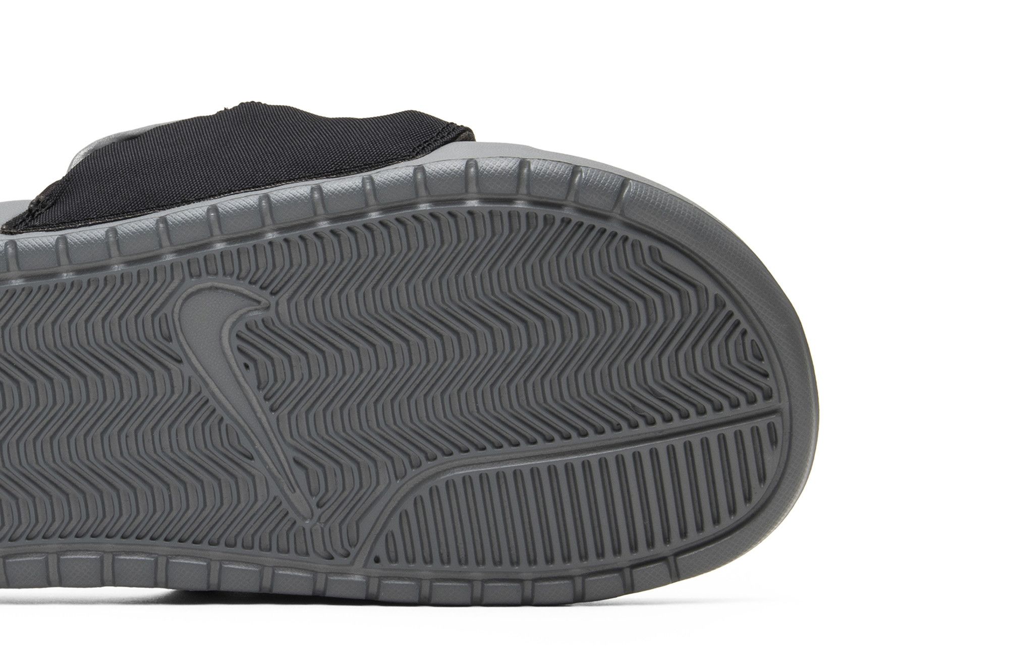 Nike benassi sneakers clearance