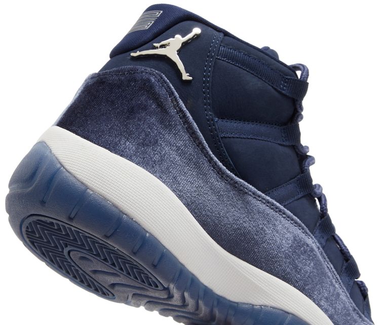 Wmns Air Jordan 11 Retro Midnight Navy Velvet