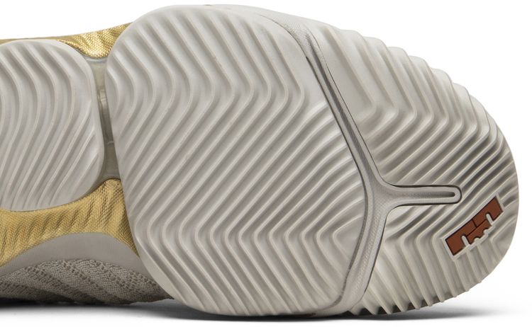 Nike HFR x Wmns LeBron 16 Sail