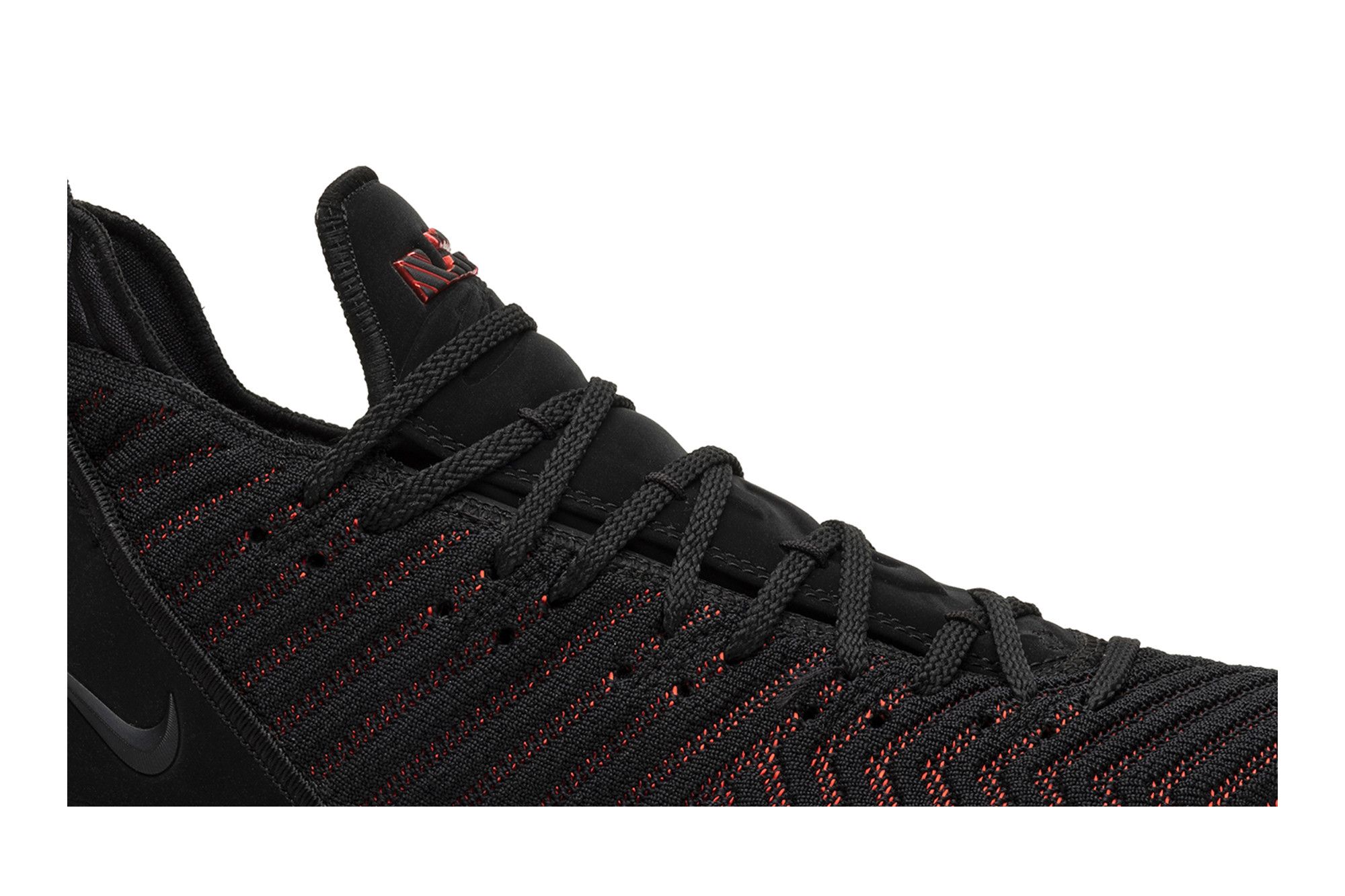 Lebron 16 new bred outlet