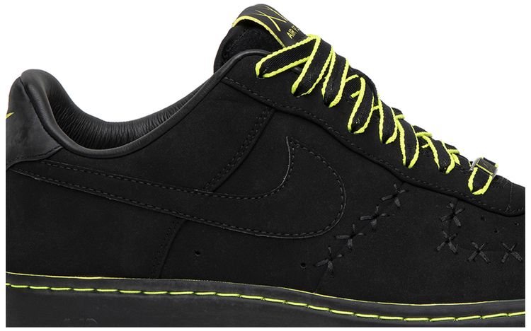 KAWS x Nike Air Force 1 Low Supreme