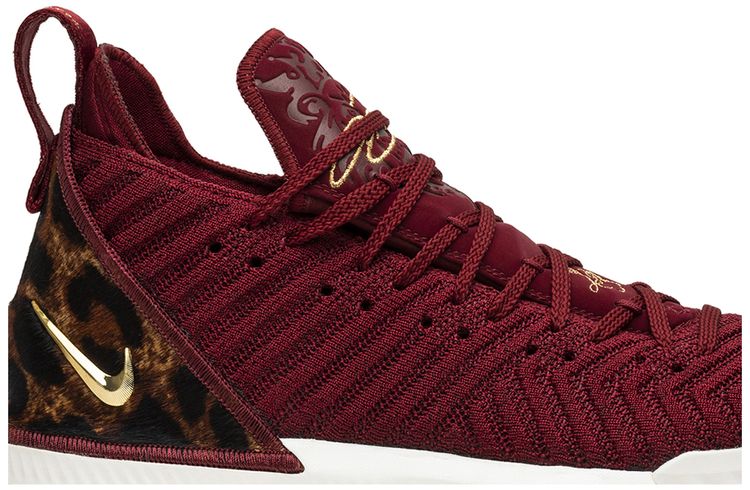 LeBron 16 King