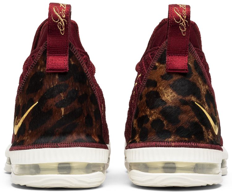 LeBron 16 King