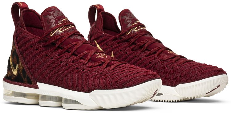LeBron 16 King