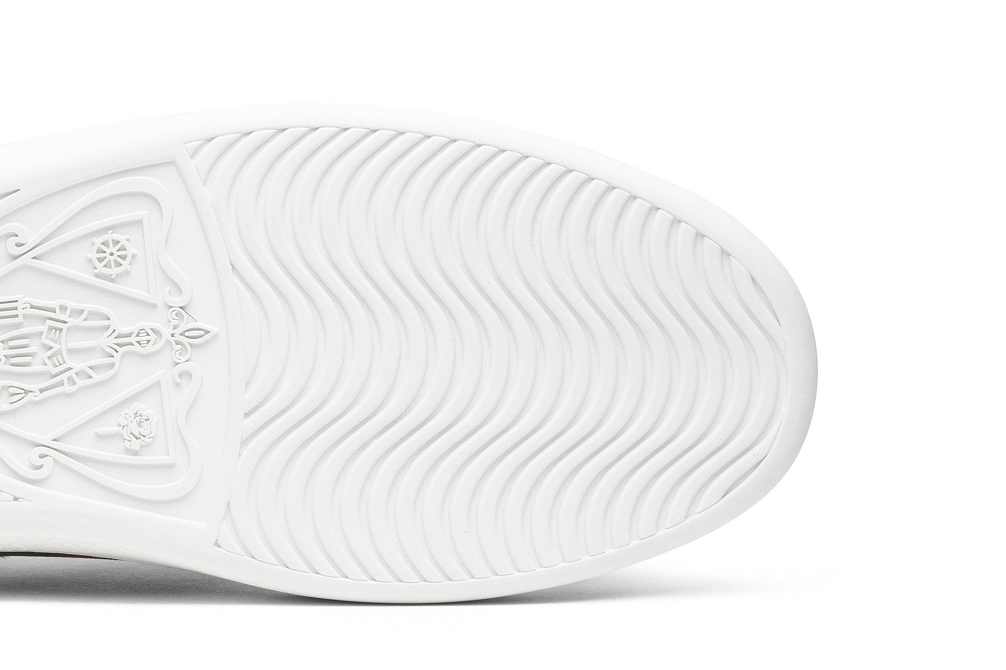 Size 4.0 Gucci Wmns Ace Embroidered Bee
