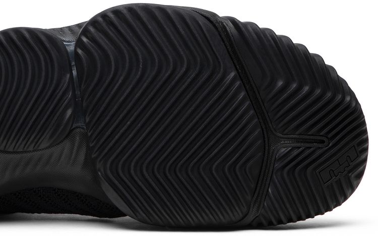 LeBron 16 Im King