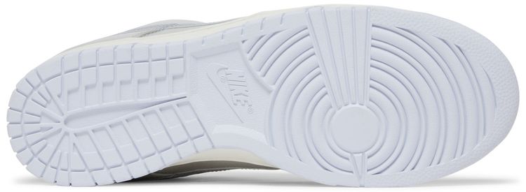 Nike Dunk Low SE Metallic Silver