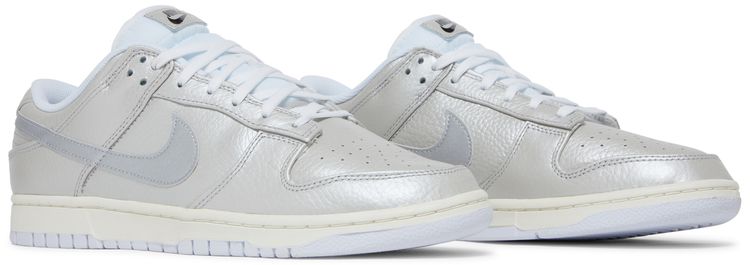 Nike Dunk Low SE Metallic Silver