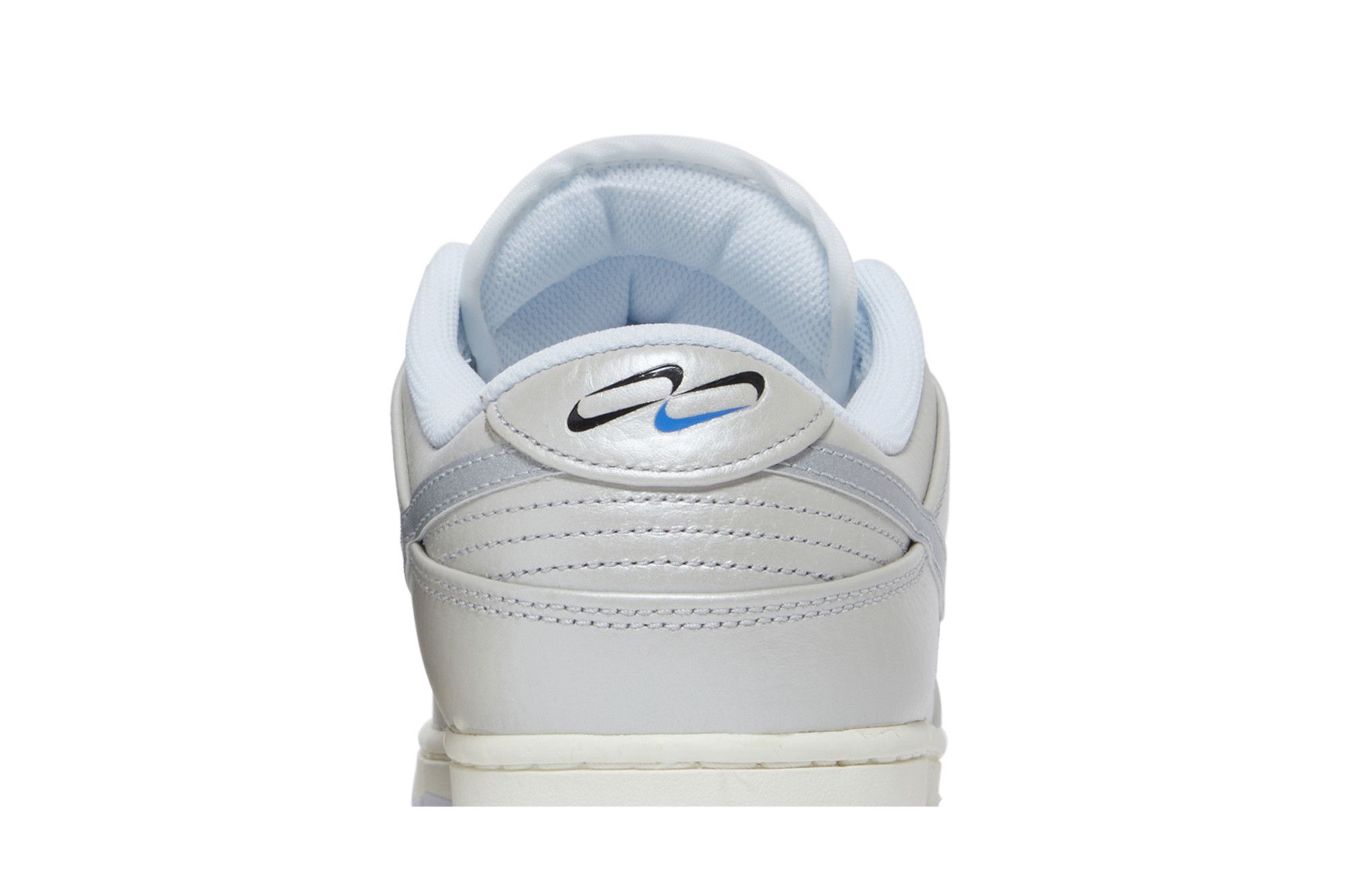 Buy Dunk Low SE 'Metallic Silver' - DX3197 095 | GOAT Buy Dunk Low SE 'Metallic Silver' - DX3197 095 | GOAT
