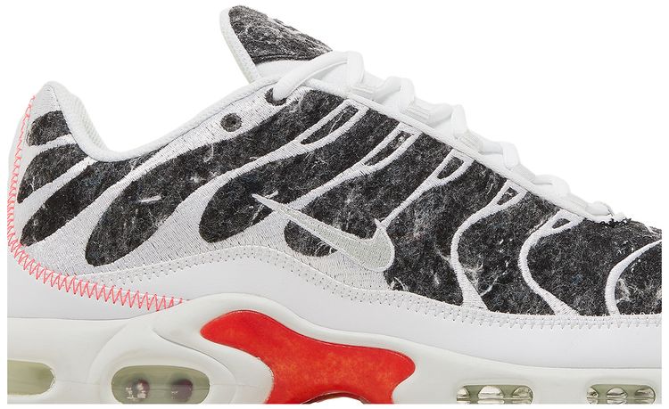 Nike Air Max Plus Essential Crater   Photon Dust