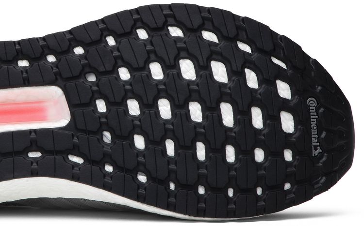 UltraBoost 19 Panda