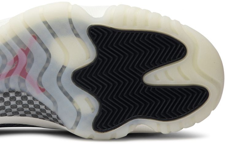 Air Jordan 11 Retro Low Light Bone Snakeskin