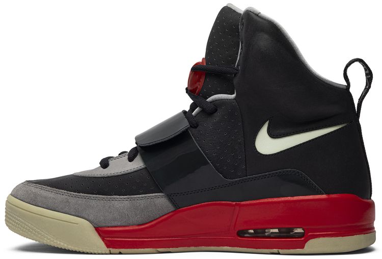 Nike Air Yeezy Glow In The Dark Tour Sample