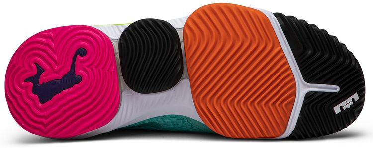 Nike LeBron 16 Low Air Max Trainer 2