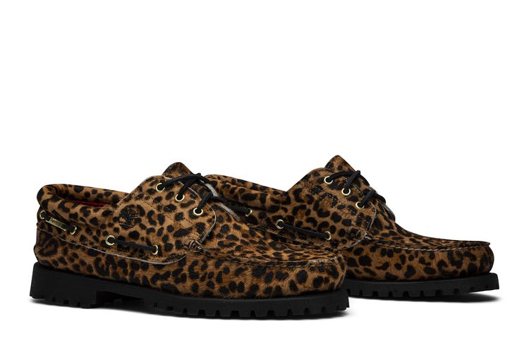 SupremexTimberland 3-eye Classic Lug Shoe Cheetah Buy Supreme x Timberbland 3-Eye Classic Lug  main image 3