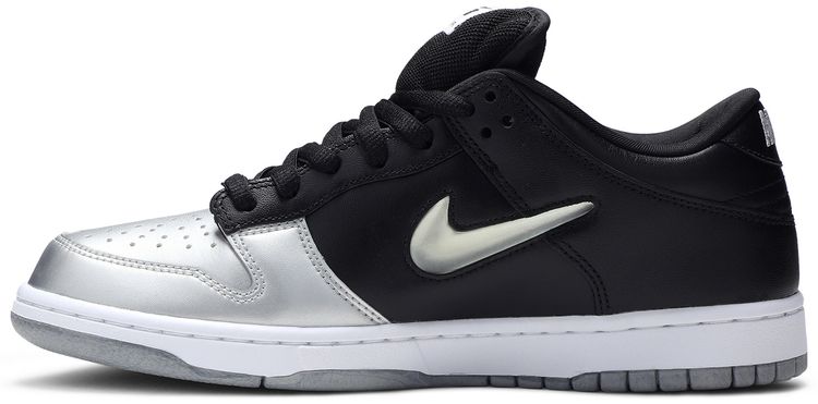 Supreme x Nike Dunk SB Low QS Metallic Silver