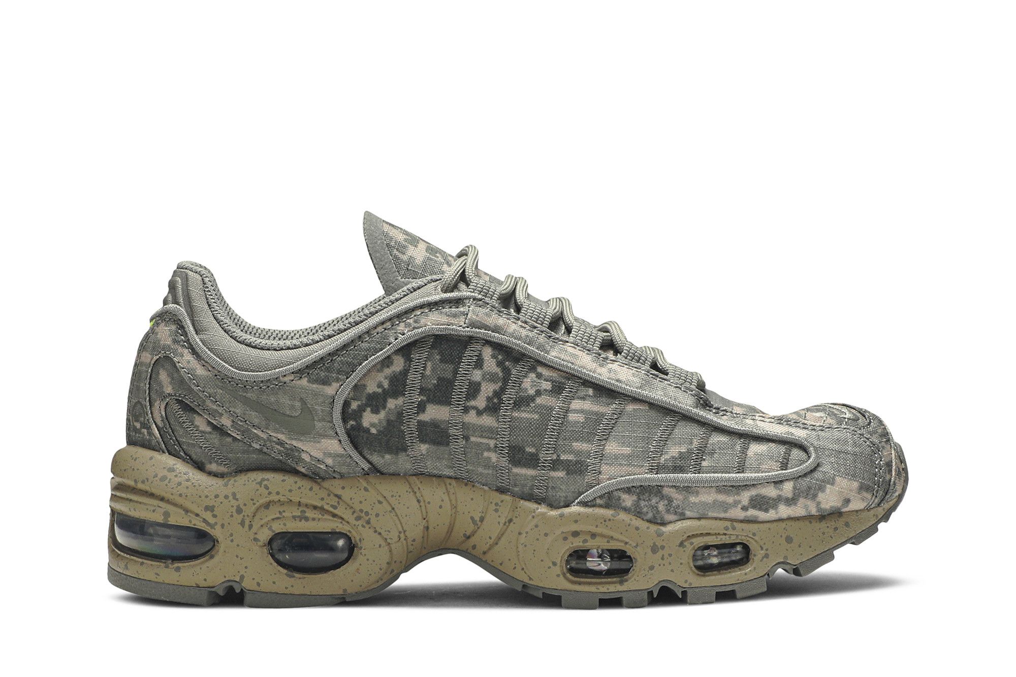 Digital camo clearance nike shoes