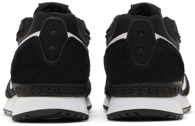 Nike Wmns Venture Runner Black White