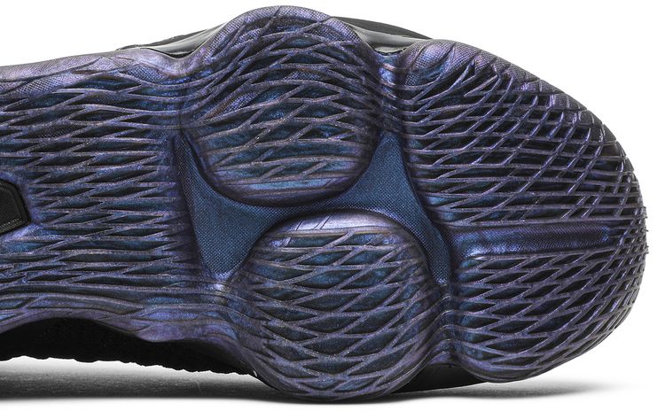 LeBron 17 Currency