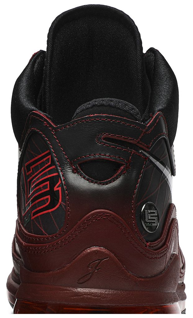 Air Max LeBron 7 Retro QS Christmas 2019
