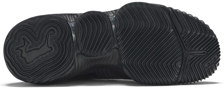 Nike LeBron 16 Low Triple Black