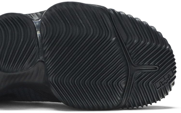 Nike LeBron 16 Low Triple Black