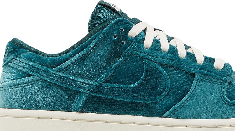 Wmns Dunk Low Green Velvet