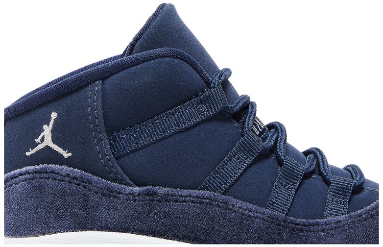 Air Jordan 11 Retro TD Midnight Navy Velvet
