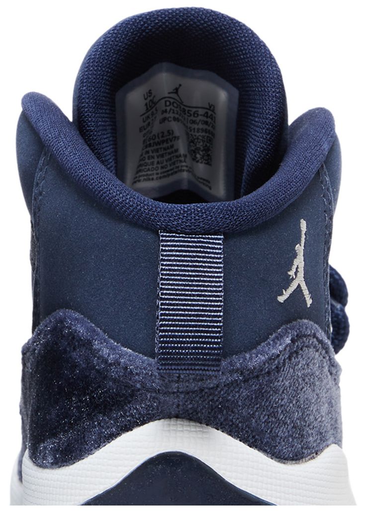 Air Jordan 11 Retro TD Midnight Navy Velvet