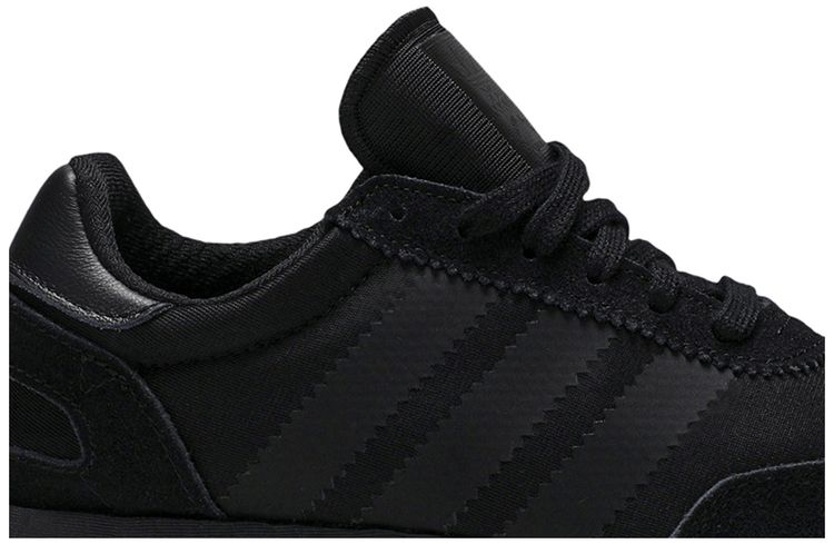 I 5923 Triple Black