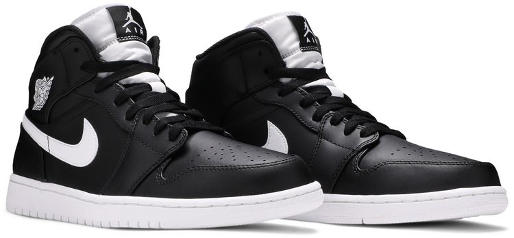 Air Jordan 1 Retro Mid Black White
