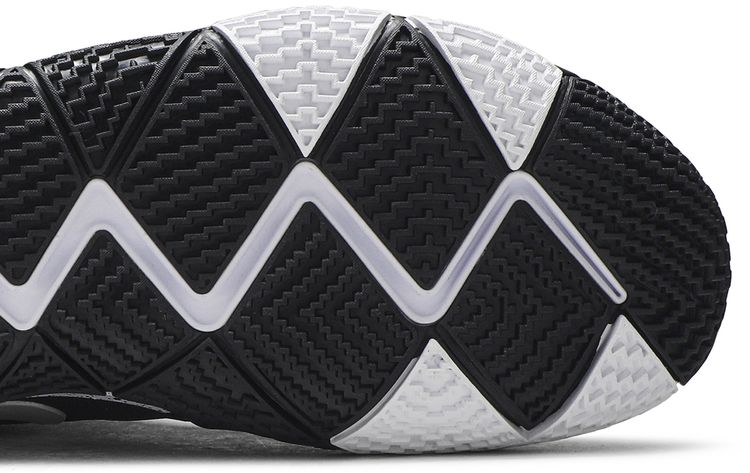 Kyrie 4 Black