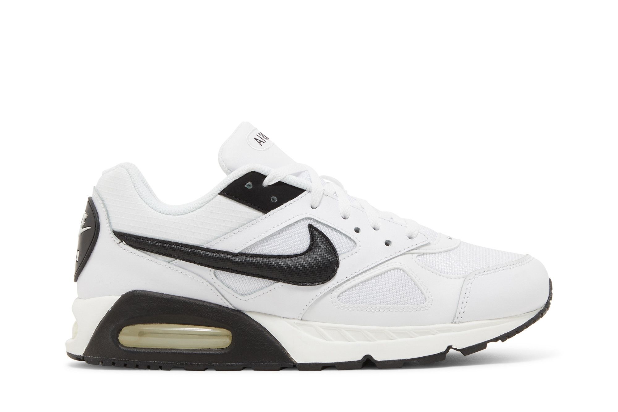 Air max ivo hotsell black and white