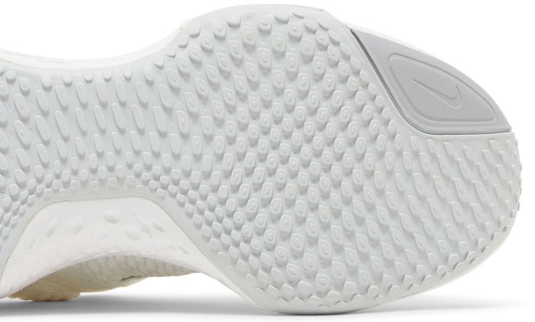 Nike Wmns ZoomX Invincible Run Flyknit 2 White Metallic Silver