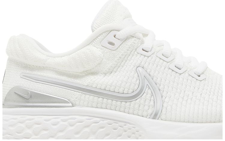 Nike Wmns ZoomX Invincible Run Flyknit 2 White Metallic Silver
