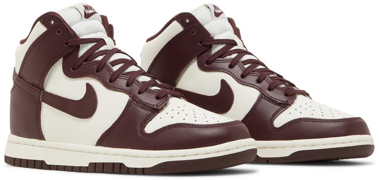 Nike Wmns Dunk High Burgundy Crush