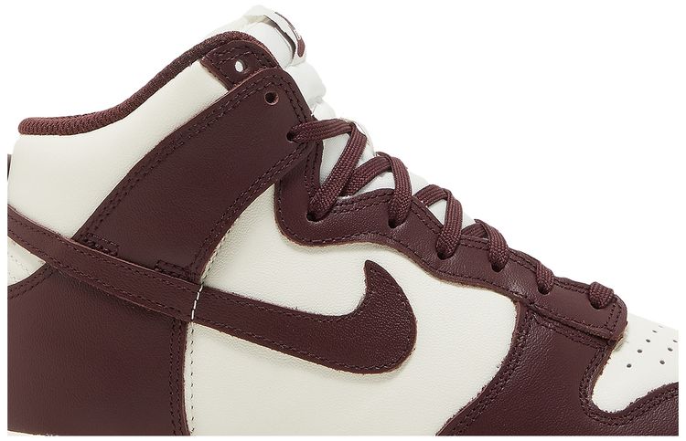 Nike Wmns Dunk High Burgundy Crush